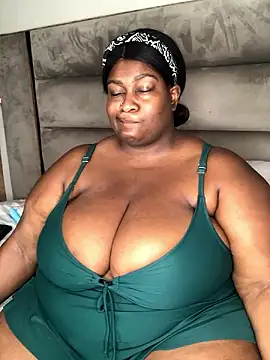 Snapshot of bustytitsxxx chatting on December 2024 12:14:02 PM bustytitsxxx online show from December 2024 12:14:02 PM