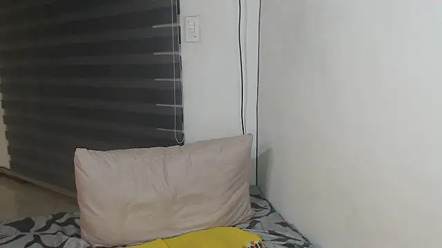 Snapshot of bustytitsxxx chatting on March 2025 05:27:01 PM bustytitsxxx online show from March 2025 05:27:01 PM