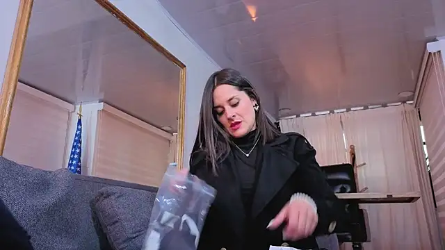 Alice milf  online show from October 2025 11:11:01 AM