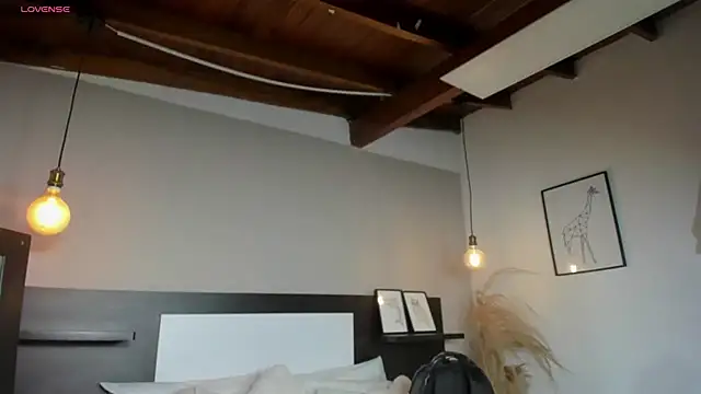 SaraaJhonsonn online show from March 2026 02:33:02 PM