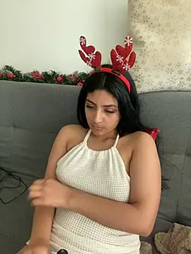 cloe small online show from December 2024 09:41:01 PM