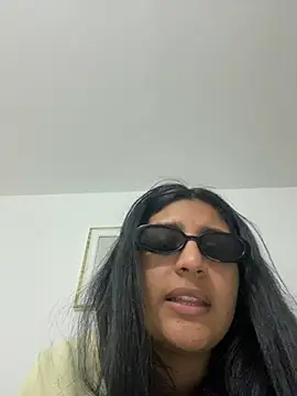 cloe small online show from December 2024 12:39:01 AM