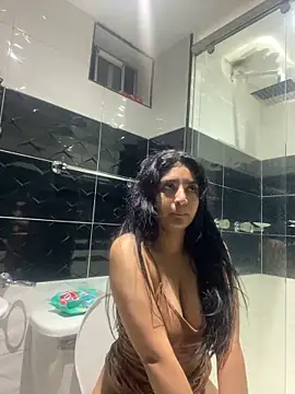 cloe small online show from December 2024 01:58:02 AM