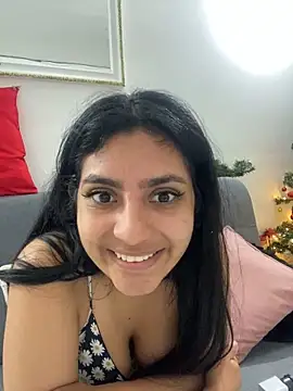 cloe small online show from December 2024 03:43:01 AM