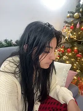 cloe small online show from December 2024 04:43:02 AM