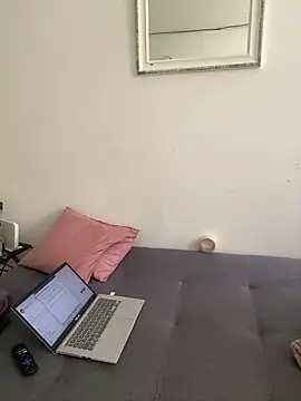 cloe small online show from December 2024 08:04:01 PM