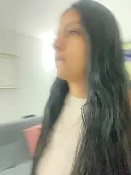 cloe small online show from December 2024 07:07:01 AM