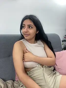 cloe small online show from December 2024 10:12:02 AM