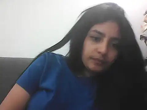 cloe small online show from December 2024 11:33:02 AM