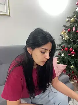 cloe small online show from December 2024 06:28:01 AM