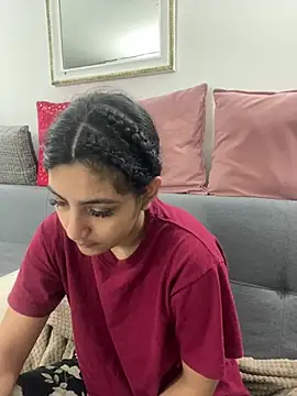 cloe small online show from December 2024 07:18:02 AM