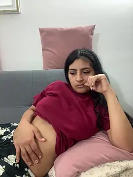 cloe small online show from December 2024 10:23:02 AM