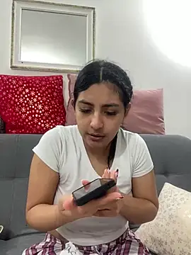 cloe small online show from December 2024 01:39:02 AM