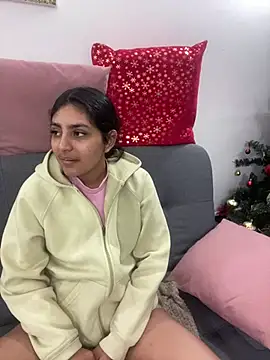 cloe small online show from December 2024 06:14:01 AM