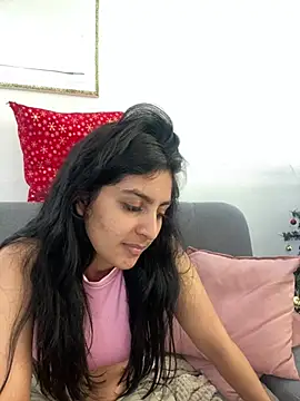 cloe small online show from December 2024 12:31:01 PM