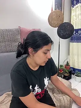 cloe small online show from January 2025 04:44:02 AM