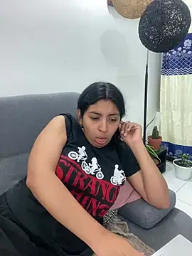 cloe small online show from January 2025 07:46:01 AM