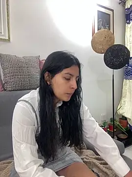 cloe small online show from January 2025 12:57:02 AM