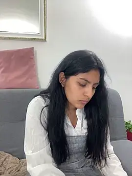 cloe small online show from January 2025 03:58:02 AM