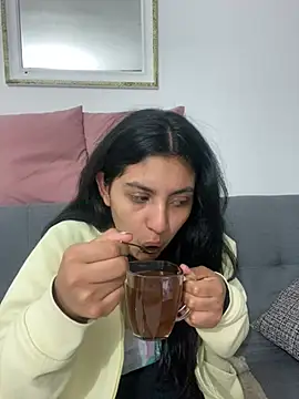 cloe small online show from January 2025 05:21:01 AM