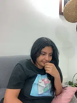 cloe small online show from January 2025 11:26:02 AM