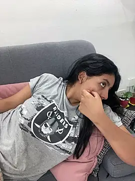 cloe small online show from January 2025 10:29:02 AM