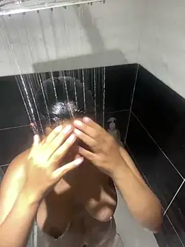 cloe small online show from January 2025 11:43:02 PM