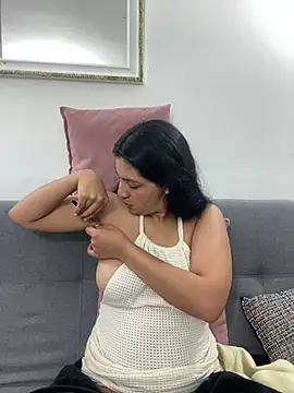 cloe small online show from January 2025 06:41:02 AM