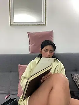 cloe small online show from January 2025 09:44:02 AM