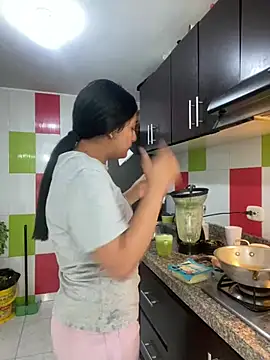 cloe small online show from January 2025 12:51:02 PM