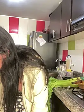 cloe small online show from February 2025 12:26:02 PM