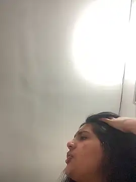 cloe small online show from February 2025 05:18:02 AM