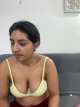 cloe small online show from February 2025 04:15:02 AM