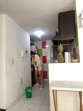 cloe small online show from February 2025 12:26:02 PM