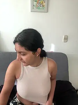 cloe small online show from February 2025 12:50:01 PM