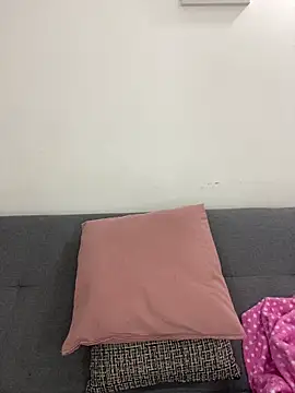 cloe small online show from February 2025 07:02:02 AM