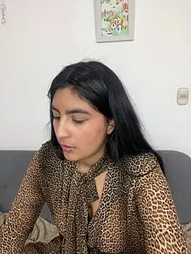 cloe small online show from February 2025 02:34:01 AM