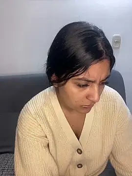 cloe small online show from February 2025 02:28:02 AM