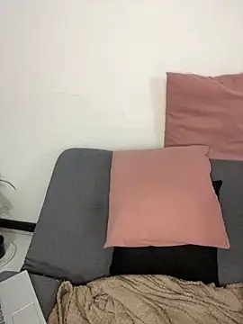 cloe small online show from February 2025 06:22:01 AM