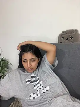 cloe small online show from February 2025 05:23:01 AM