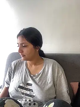 cloe small online show from February 2025 08:53:02 PM