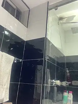 cloe small online show from February 2025 11:57:02 PM