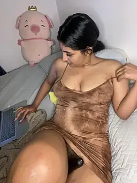 cloe small online show from February 2025 11:47:02 PM