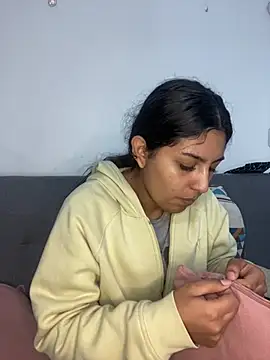 cloe small online show from February 2025 02:25:01 AM