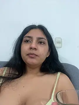 cloe small online show from February 2025 05:24:01 AM