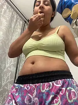 cloe small online show from February 2025 03:15:02 AM