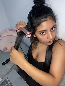 cloe small online show from February 2025 09:25:02 AM