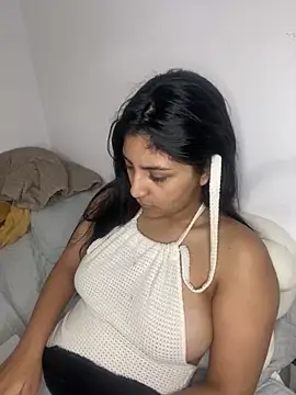 cloe small online show from March 2025 07:32:02 AM