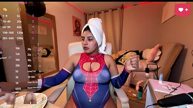 cloe small online show from October 2025 01:03:02 AM