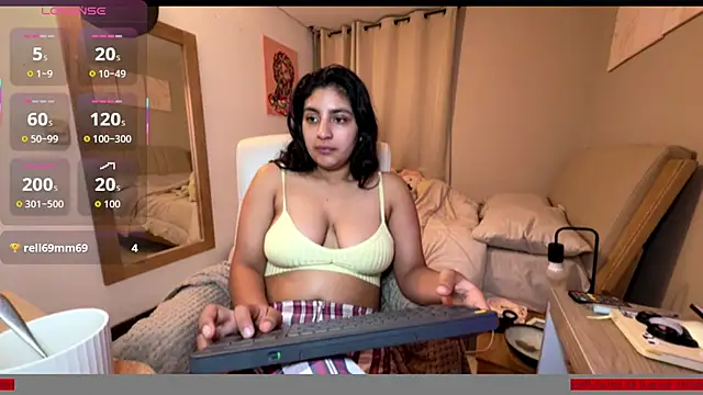 cloe small online show from October 2025 04:34:02 AM